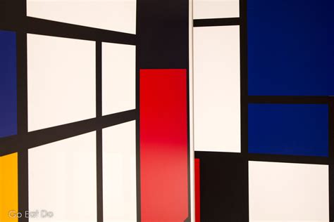 De Stijl: Reflections on the Essence of Abstract Art – A Journey Through Geometric Abstraction