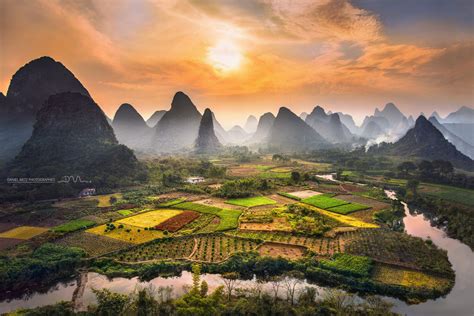  Inscribing Nature: A Journey Through Chinese Landscape Photography