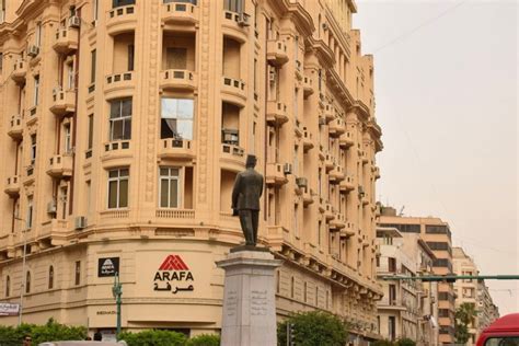  The Yacoubian Building: Eine monumentale Geschichte der Liebe, des Verlustes und der Sehnsucht in Kairo